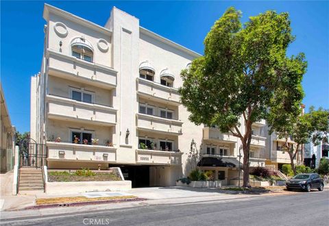 Photo of 12011 Goshen Ave #203, Los Angeles, CA 90049 (MLS # AR25246165)