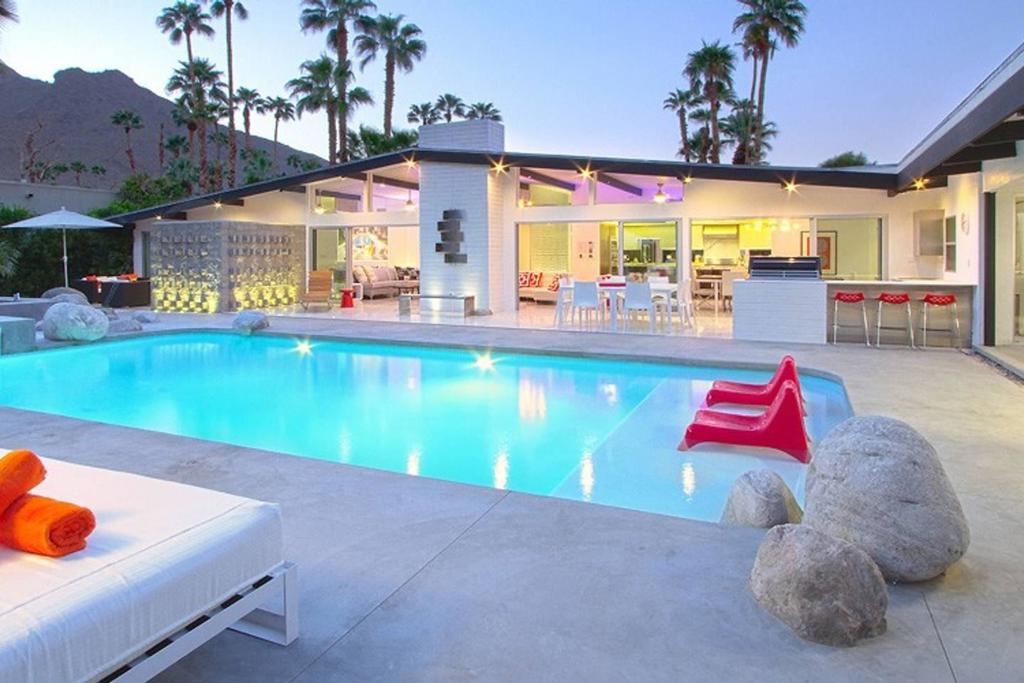 769 W Crescent Drive