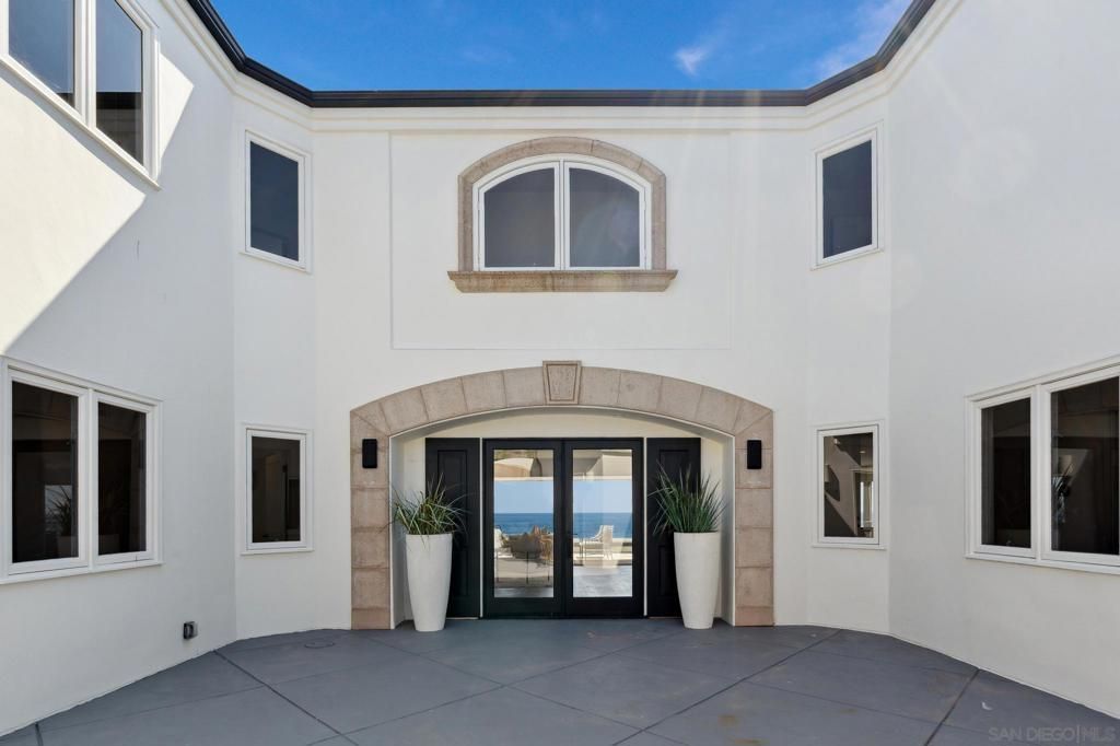 Photo of 5366 Calumet Ave Ave, La Jolla, CA 92037 (MLS # 250042060SD)