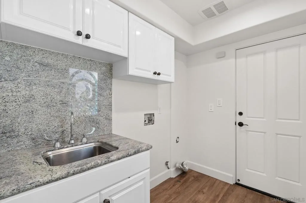 La Jolla, California 92037, United States, 4 Bedrooms Bedrooms, ,5 BathroomsBathrooms,Residential,Active,230167