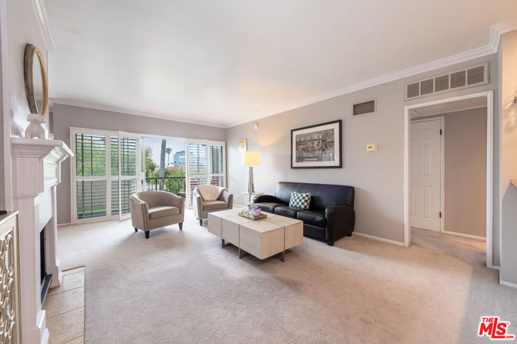 Properties 2 836 S Bundy Drive 401