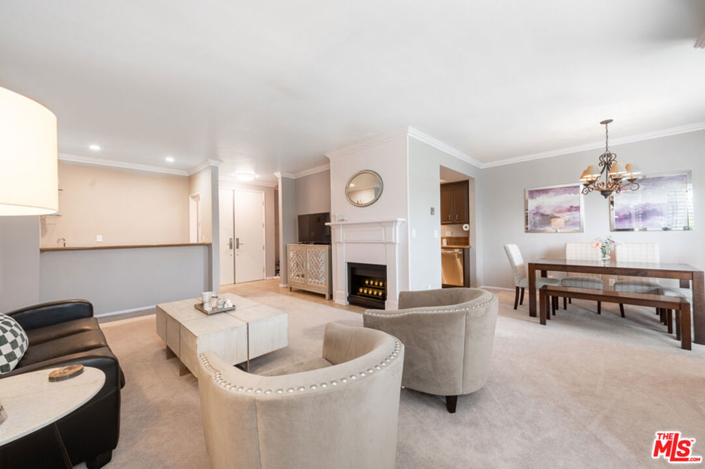 Properties 4 836 S Bundy Drive 401