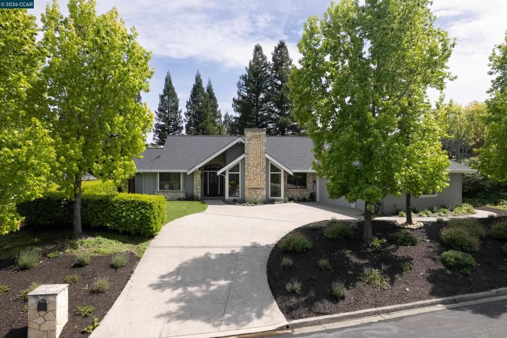 Photo of 7 Crockett Drive Dr, Moraga, CA 94556 (MLS # 41131402)