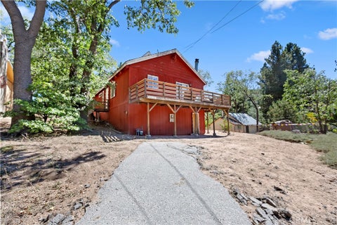 Photo of 33616 Holcomb Creek Dr, Green Valley Lake, CA 92341 (MLS # IV26209648)