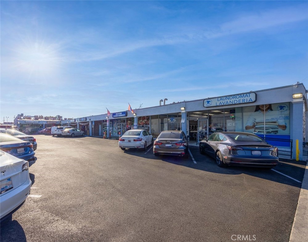 6023 Reseda Boulevard