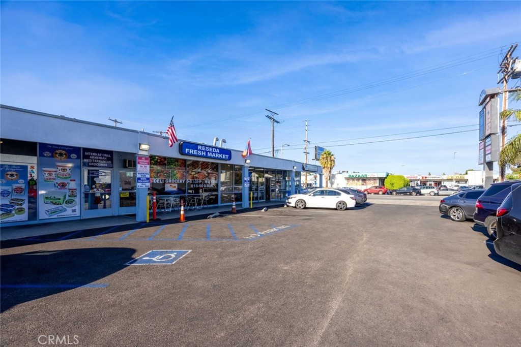 6023 Reseda Boulevard