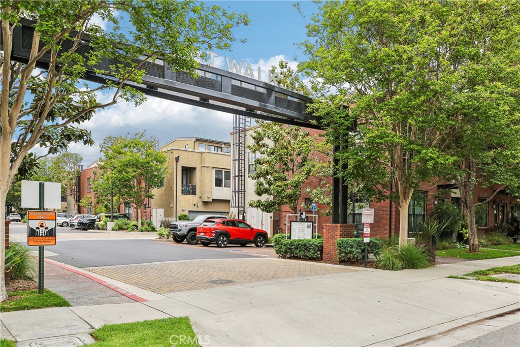 551 W Maple Avenue