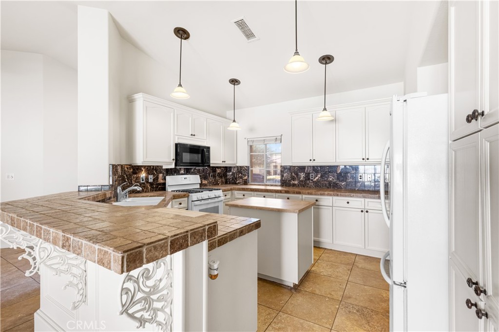 Thousand Palms (32004) - Residential