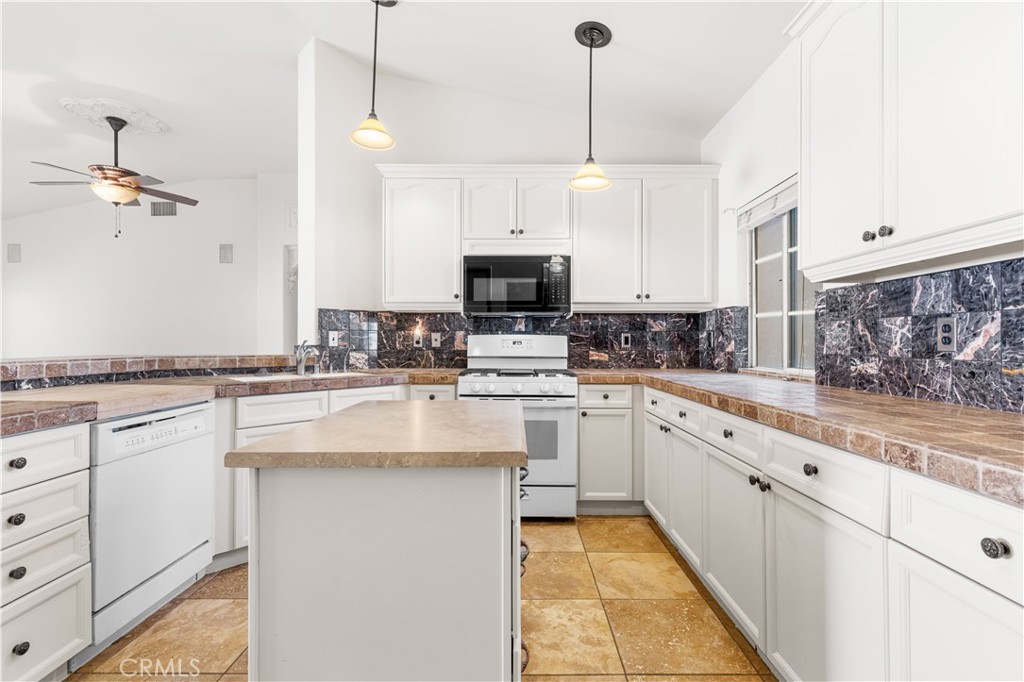 Thousand Palms (32004) - Residential