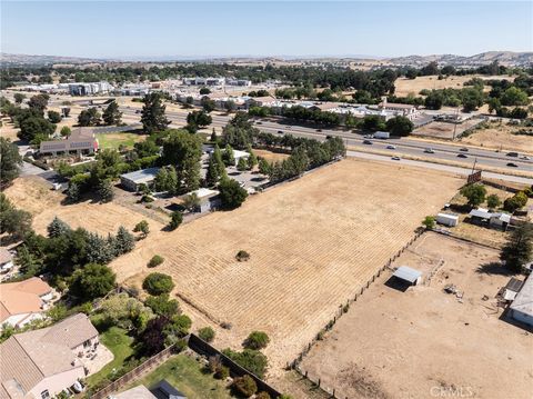 Tiny photo for 2400 Ramona Road Rd, Atascadero, CA 93422 (MLS # NS26024267)