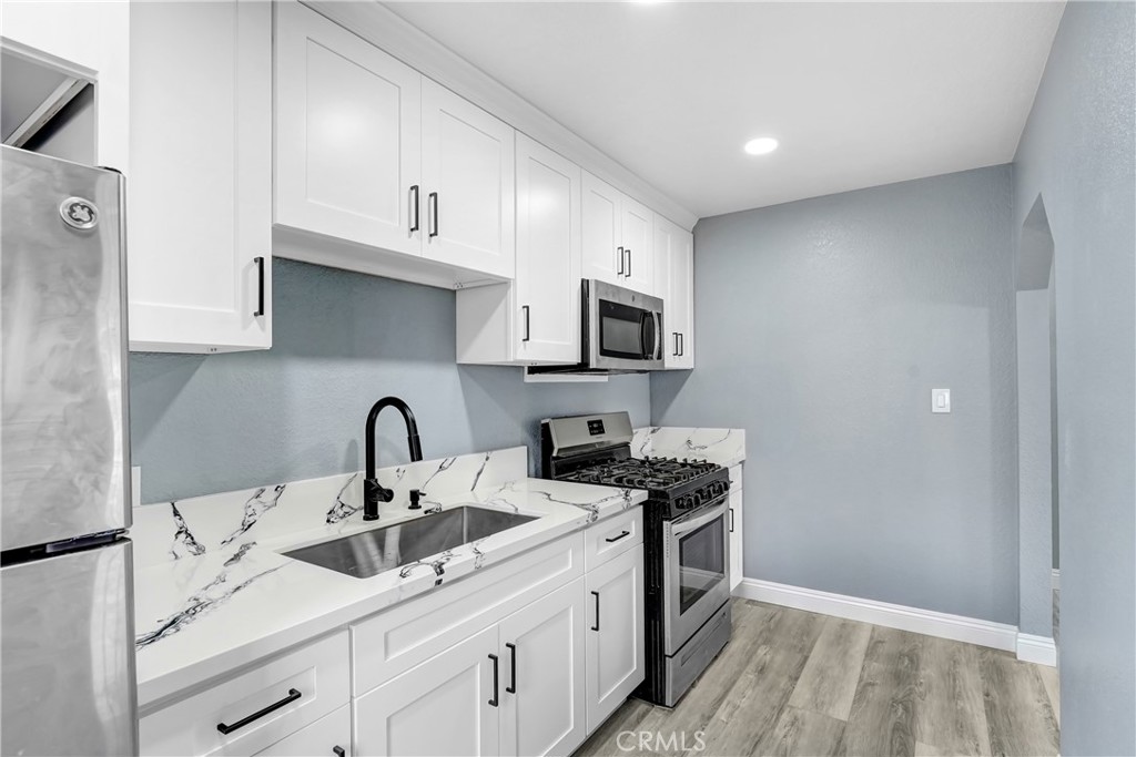 219 E 76th