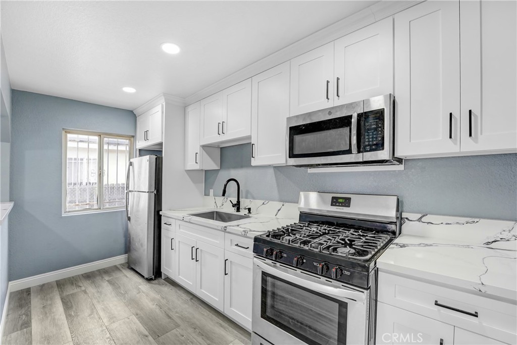 219 E 76th