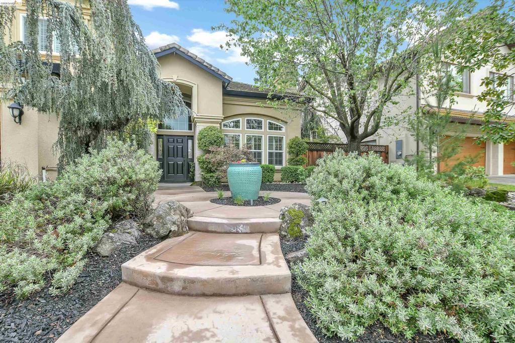 Photo of 675 Devonshire Loop Loop, Brentwood, CA 94513 (MLS # 41130607)