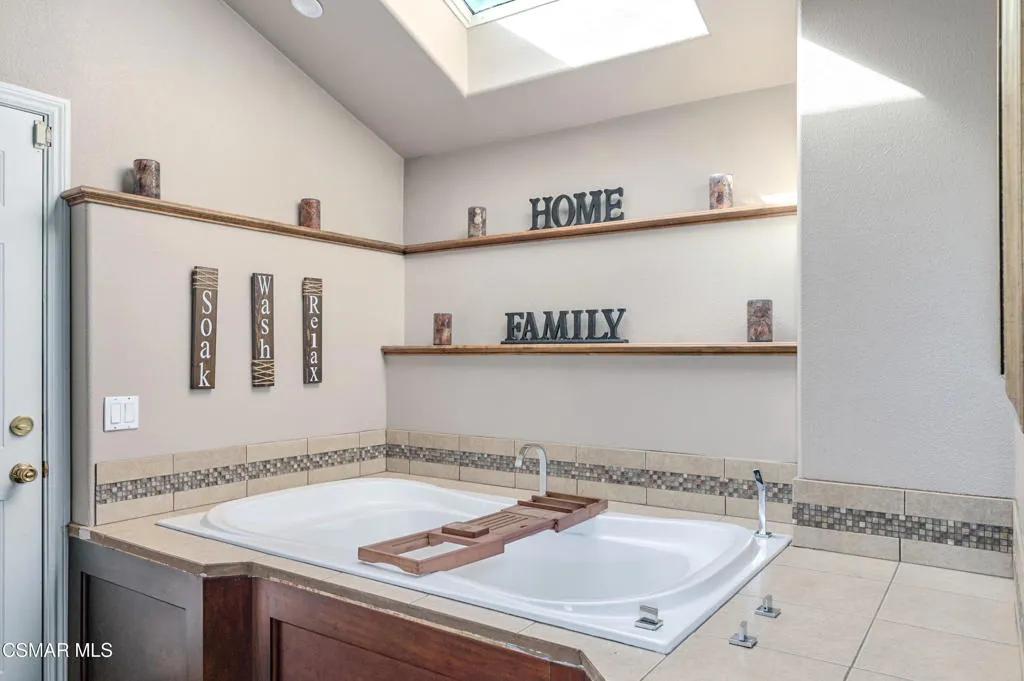 Newbury Park, California 91320, United States, 4 Bedrooms Bedrooms, ,3 BathroomsBathrooms,Residential,Active,215777