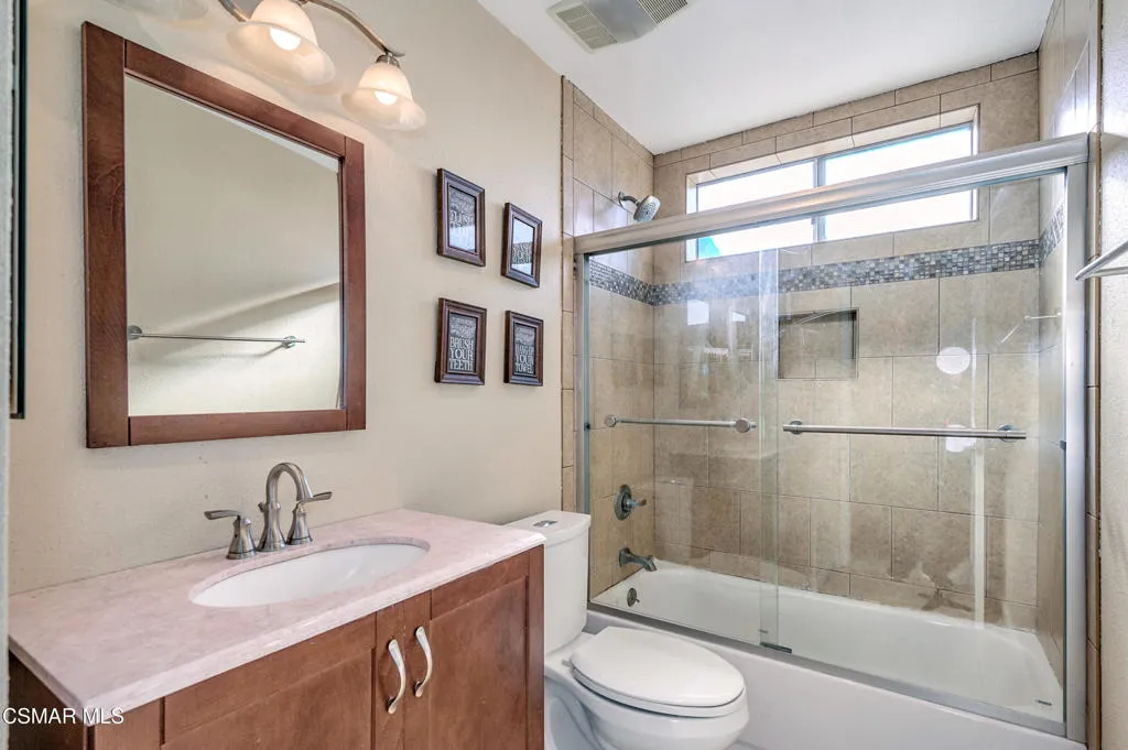 Newbury Park, California 91320, United States, 4 Bedrooms Bedrooms, ,3 BathroomsBathrooms,Residential,Active,215777