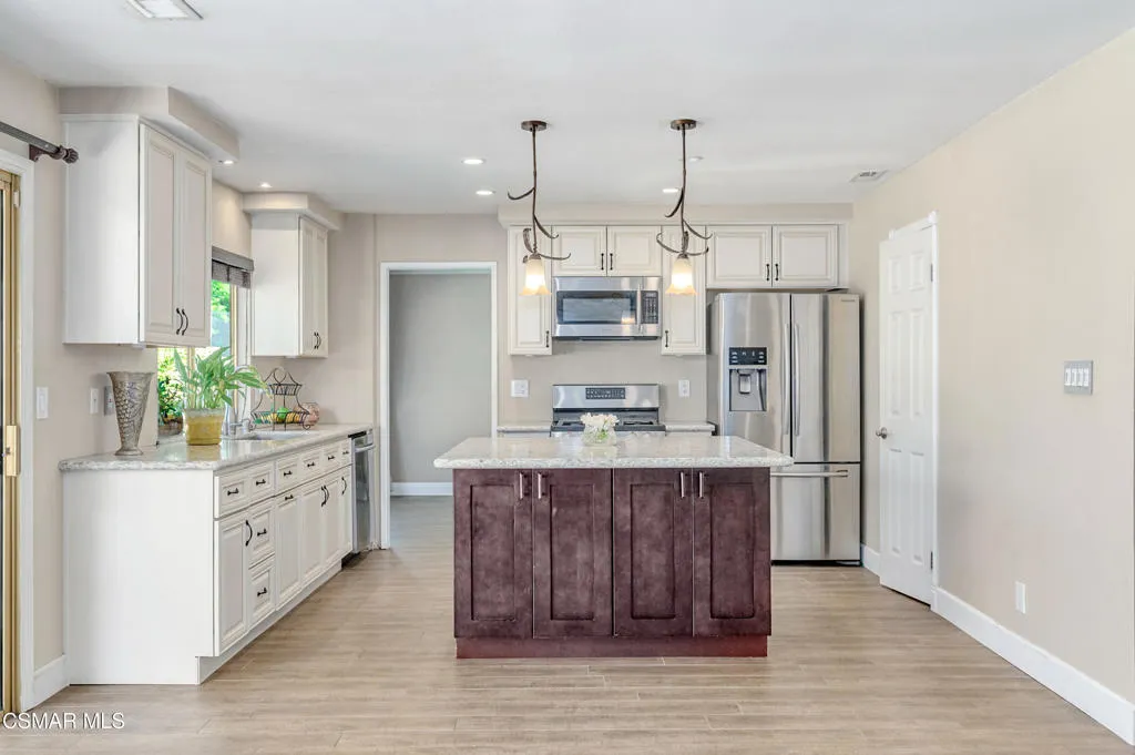 Newbury Park, California 91320, United States, 4 Bedrooms Bedrooms, ,3 BathroomsBathrooms,Residential,Active,215777