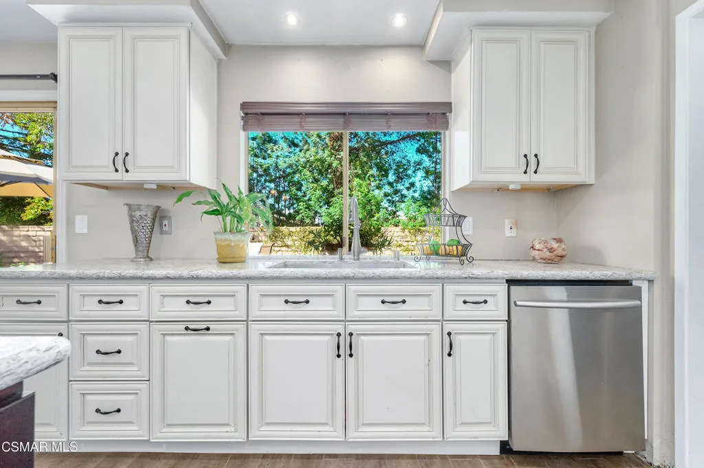 Newbury Park, California 91320, United States, 4 Bedrooms Bedrooms, ,3 BathroomsBathrooms,Residential,Active,215777