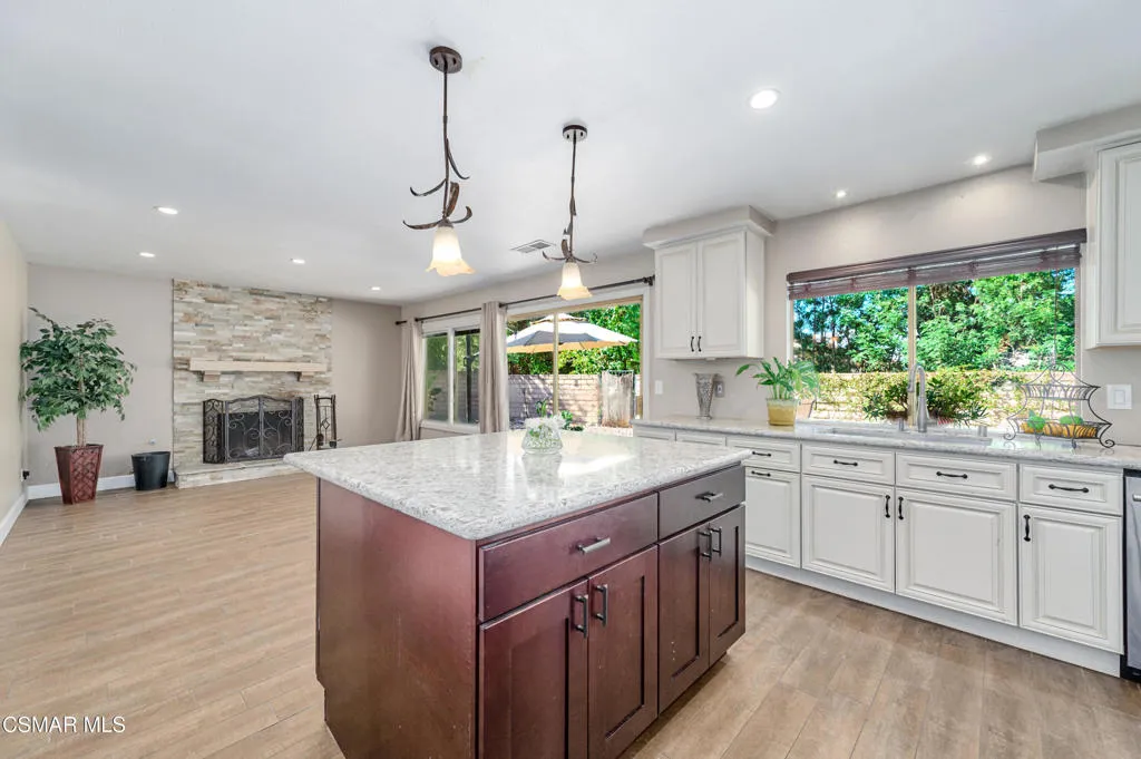 Newbury Park, California 91320, United States, 4 Bedrooms Bedrooms, ,3 BathroomsBathrooms,Residential,Active,215777