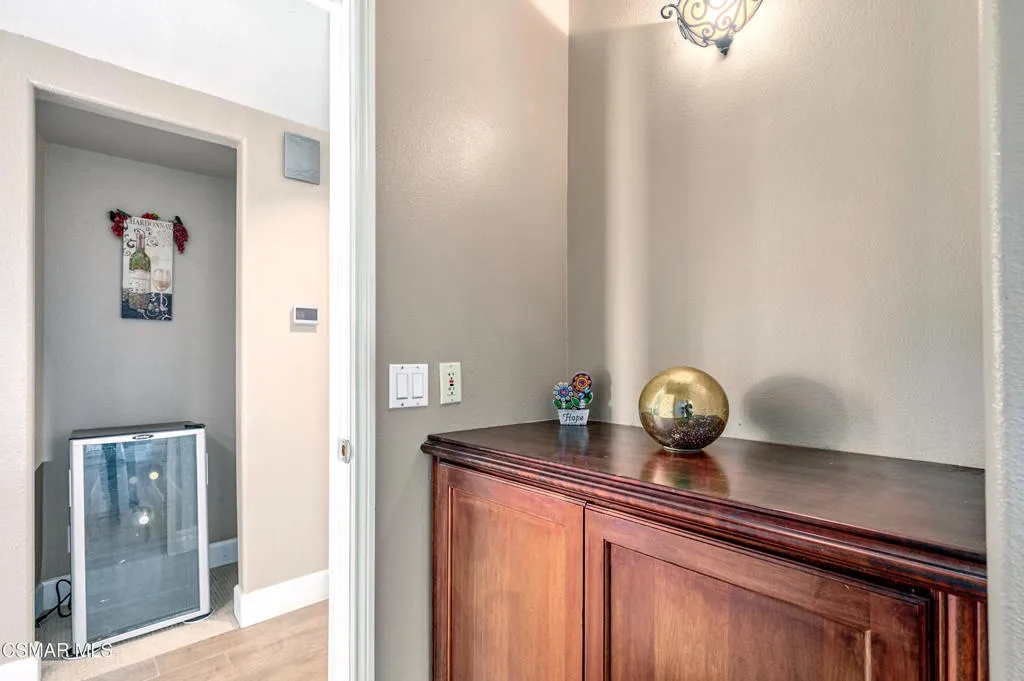 Newbury Park, California 91320, United States, 4 Bedrooms Bedrooms, ,3 BathroomsBathrooms,Residential,Active,215777