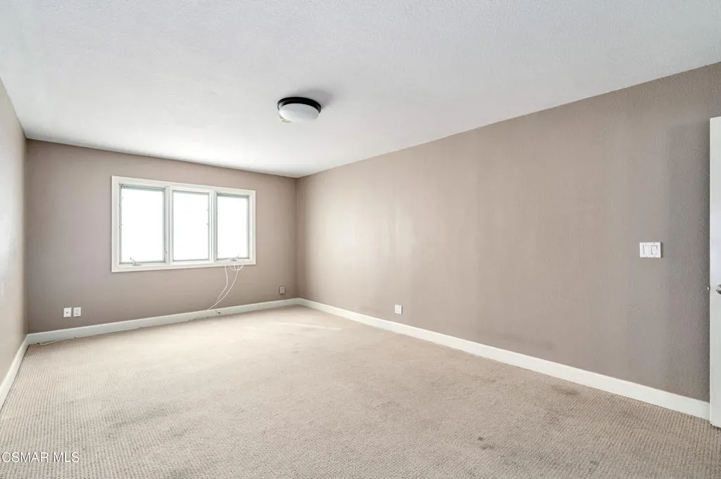 Newbury Park, California 91320, United States, 4 Bedrooms Bedrooms, ,3 BathroomsBathrooms,Residential,Active,215777