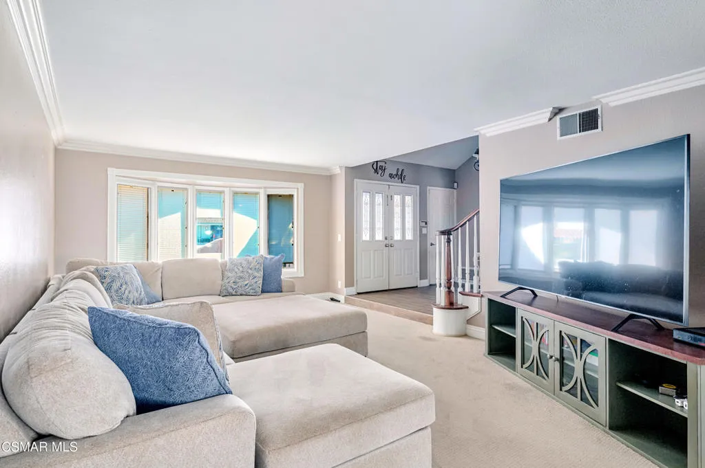 Newbury Park, California 91320, United States, 4 Bedrooms Bedrooms, ,3 BathroomsBathrooms,Residential,Active,215777