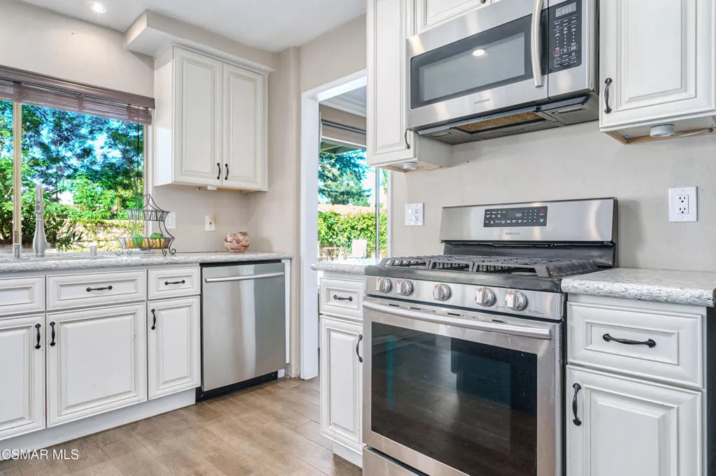 Newbury Park, California 91320, United States, 4 Bedrooms Bedrooms, ,3 BathroomsBathrooms,Residential,Active,215777