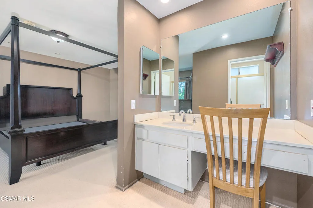 Newbury Park, California 91320, United States, 4 Bedrooms Bedrooms, ,3 BathroomsBathrooms,Residential,Active,215777