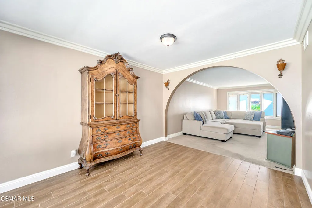 Newbury Park, California 91320, United States, 4 Bedrooms Bedrooms, ,3 BathroomsBathrooms,Residential,Active,215777