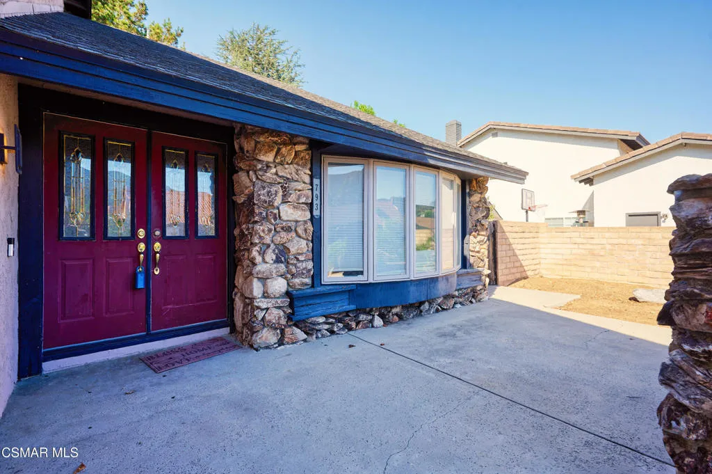 Newbury Park, California 91320, United States, 4 Bedrooms Bedrooms, ,3 BathroomsBathrooms,Residential,Active,215777