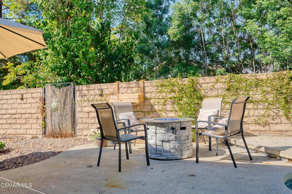 Newbury Park, California 91320, United States, 4 Bedrooms Bedrooms, ,3 BathroomsBathrooms,Residential,Active,215777