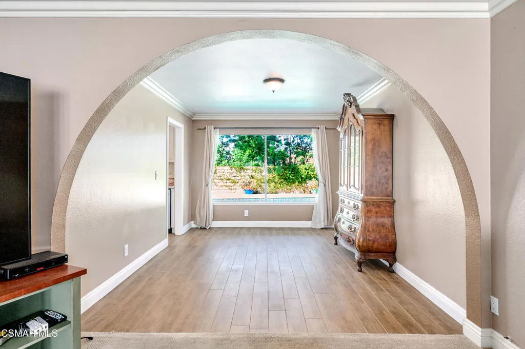 Newbury Park, California 91320, United States, 4 Bedrooms Bedrooms, ,3 BathroomsBathrooms,Residential,Active,215777