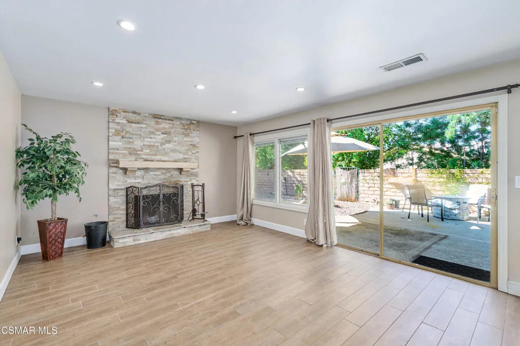 Newbury Park, California 91320, United States, 4 Bedrooms Bedrooms, ,3 BathroomsBathrooms,Residential,Active,215777