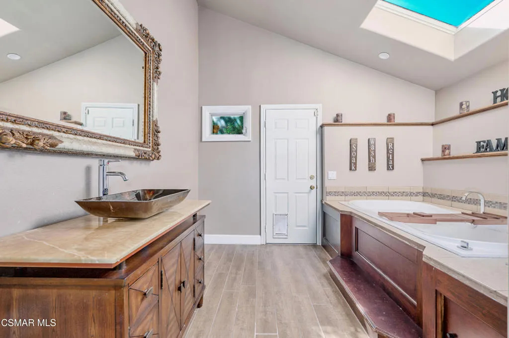 Newbury Park, California 91320, United States, 4 Bedrooms Bedrooms, ,3 BathroomsBathrooms,Residential,Active,215777