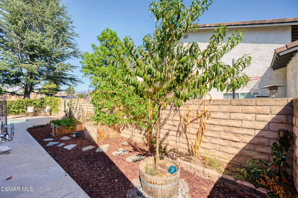 Newbury Park, California 91320, United States, 4 Bedrooms Bedrooms, ,3 BathroomsBathrooms,Residential,Active,215777