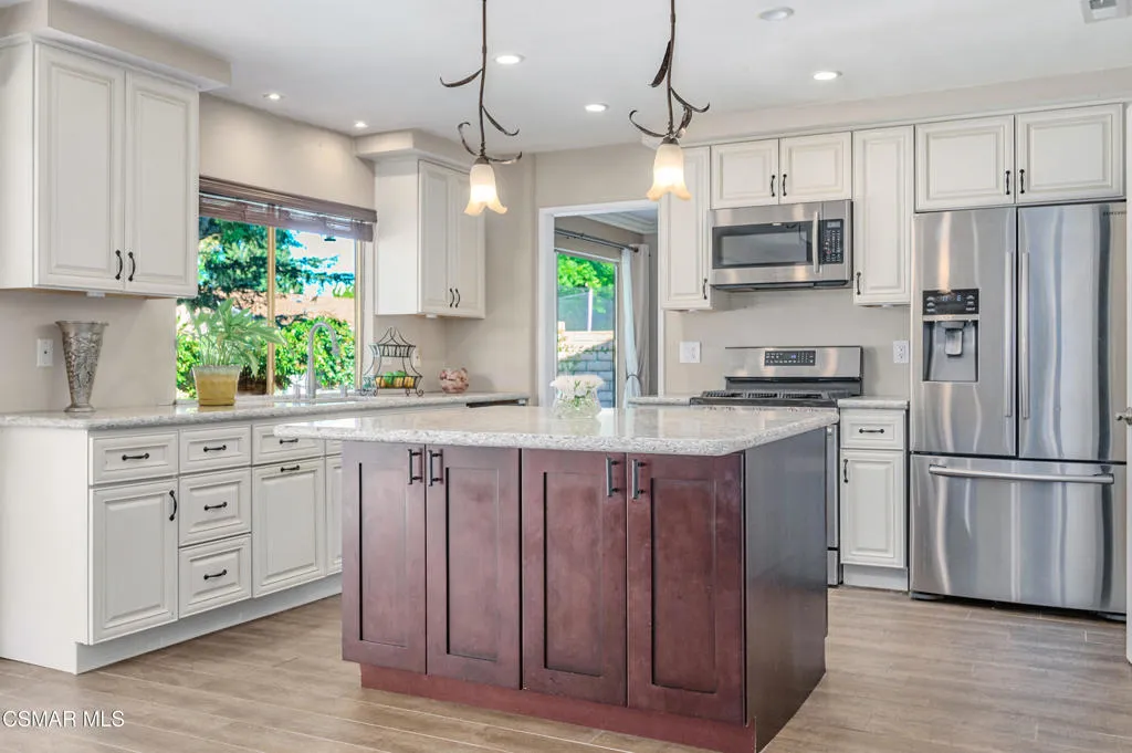 Newbury Park, California 91320, United States, 4 Bedrooms Bedrooms, ,3 BathroomsBathrooms,Residential,Active,215777