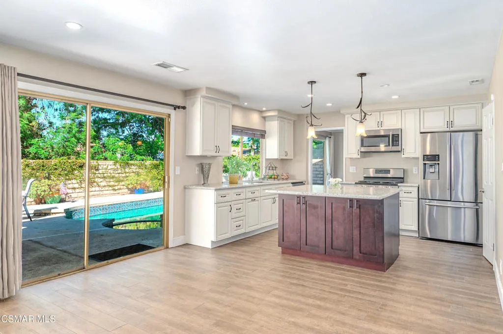 Newbury Park, California 91320, United States, 4 Bedrooms Bedrooms, ,3 BathroomsBathrooms,Residential,Active,215777