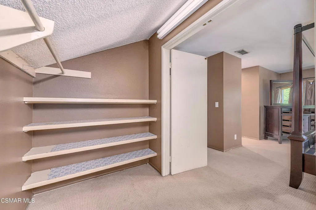 Newbury Park, California 91320, United States, 4 Bedrooms Bedrooms, ,3 BathroomsBathrooms,Residential,Active,215777