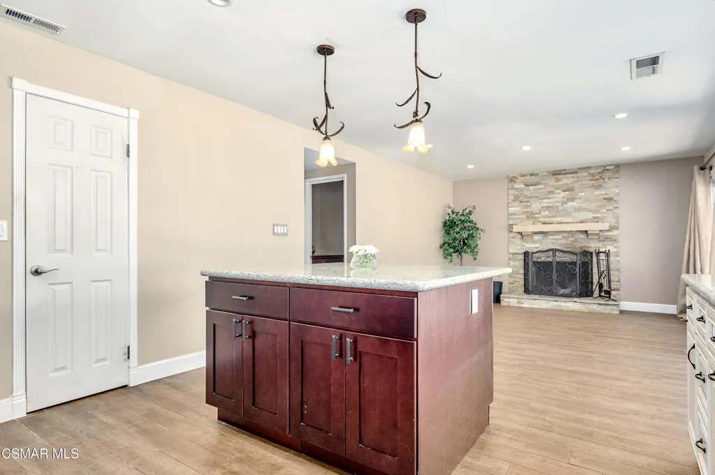 Newbury Park, California 91320, United States, 4 Bedrooms Bedrooms, ,3 BathroomsBathrooms,Residential,Active,215777