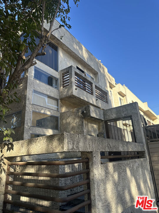 4248 Whitsett Avenue