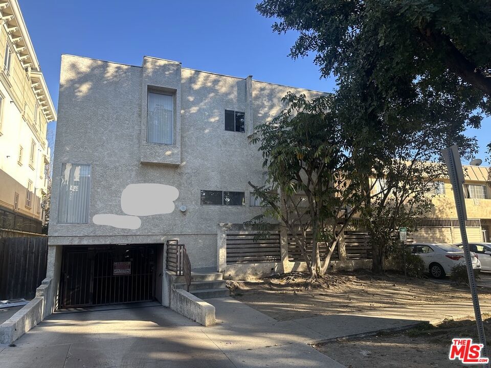 4248 Whitsett Avenue