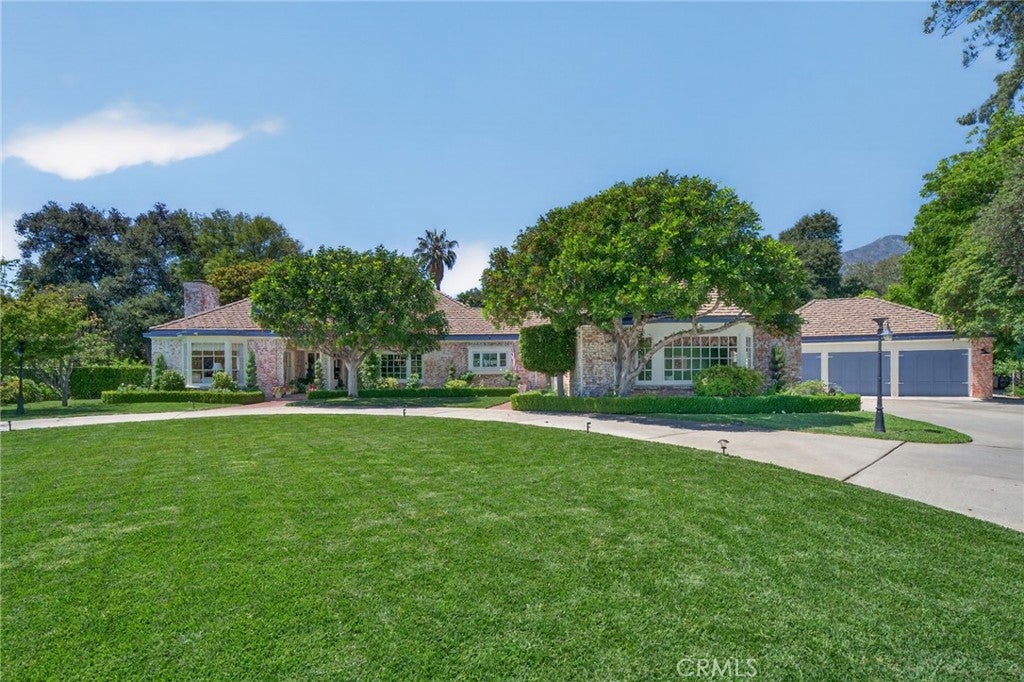 1437 Carmelita Place