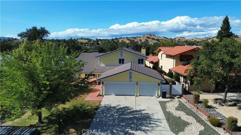 Photo of 1735 Southfork Pl Pl, Paso Robles, CA 93446 (MLS # SC25214122) Photo of 1735 Southfork Pl Pl, Paso Robles, CA 93446 (MLS # SC25214122)