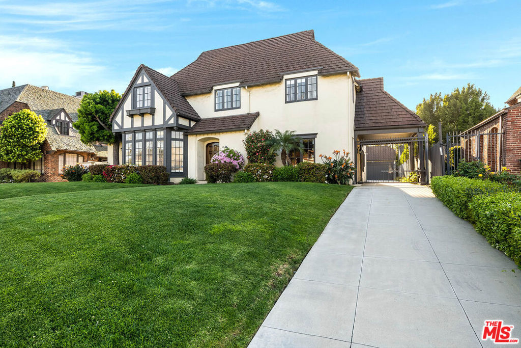 157 N Las Palmas Avenue