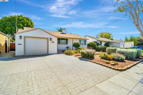 Photo of 17316 Via Flores, San Lorenzo, CA 94580 (MLS # 41112693) Photo of 17316 Via Flores, San Lorenzo, CA 94580 (MLS # 41112693)