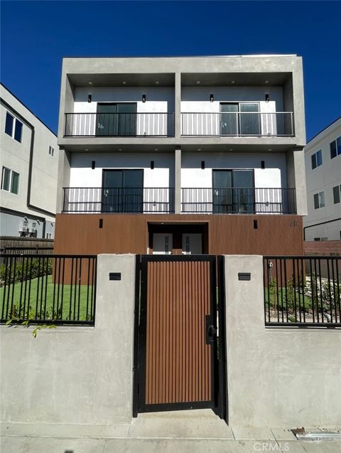 Photo of 611 W 41st Place, Los Angeles, CA 90037 (MLS # OC25262066)