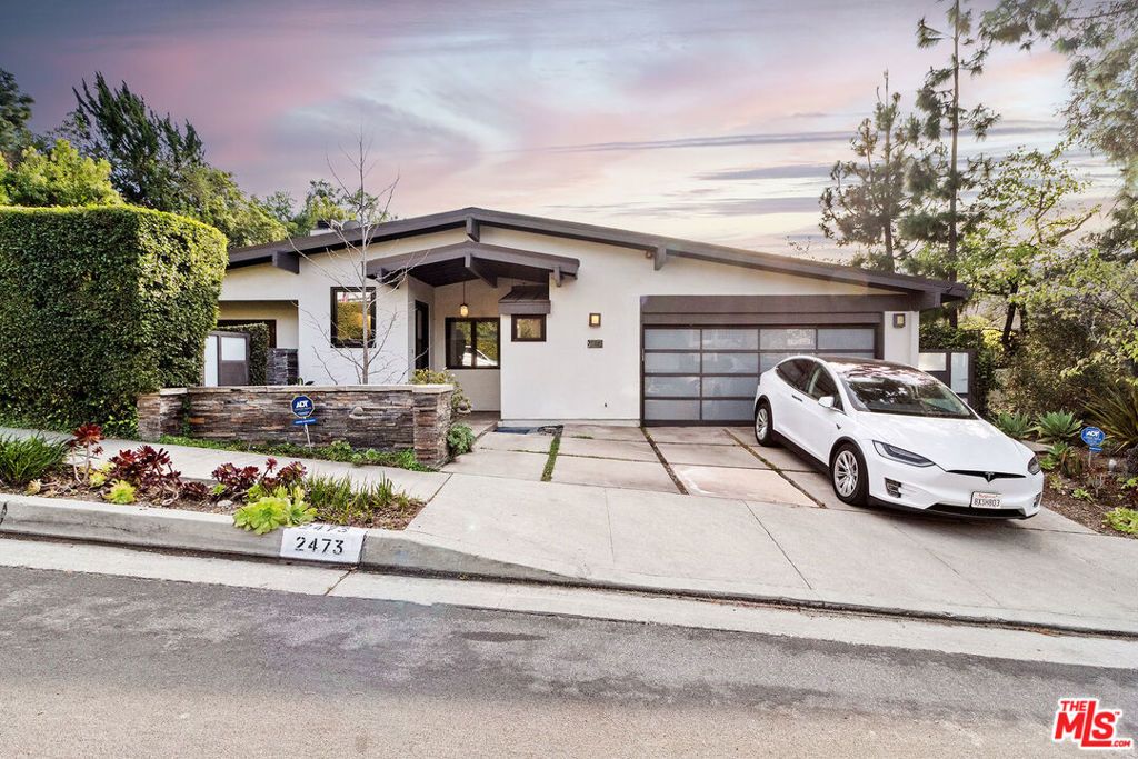 Photo of 2473 La Condesa Drive, Los Angeles, CA 90049 (MLS # 26651563)