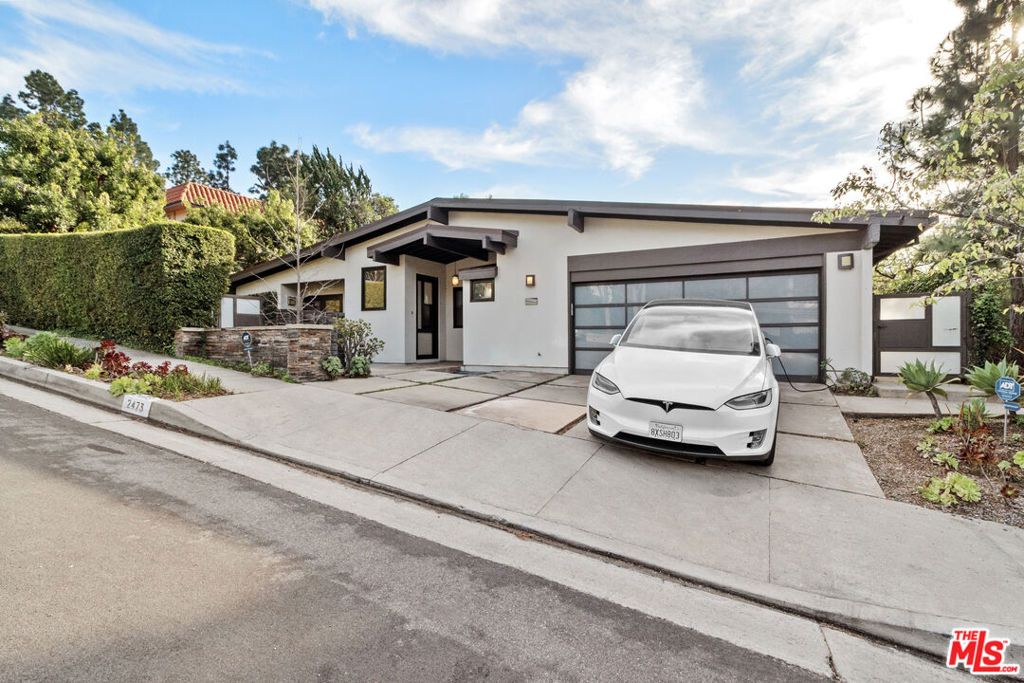 Photo of 2473 La Condesa Drive, Los Angeles, CA 90049 (MLS # 26651563)