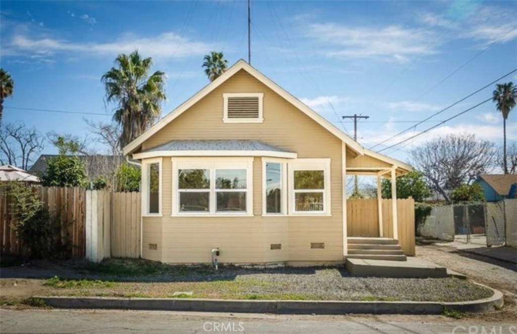 Nice Bungalow Style home in San Bernardino with Kitchen updates bath and floors are updated lots of light, small but mighty nice home.
Sweet yard bigger then some condo offer and no HOA! SFR!!! New red wood fence cute! cute!
Outside of home could use some updating and a little paint but the hard part has been done.