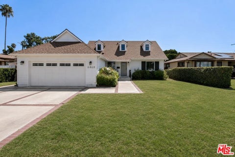 Photo of 6460 Penfield Avenue, Los Angeles, CA 91367 (MLS # 26869603)
