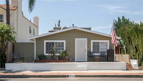 Photo of 711 Huntington ST, Huntington Beach, CA 92648 (MLS # OC26189839)